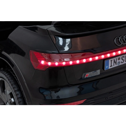 Autko na akumulator dla dzieci Audi SQ8 Czarny BRD-2168.CZ